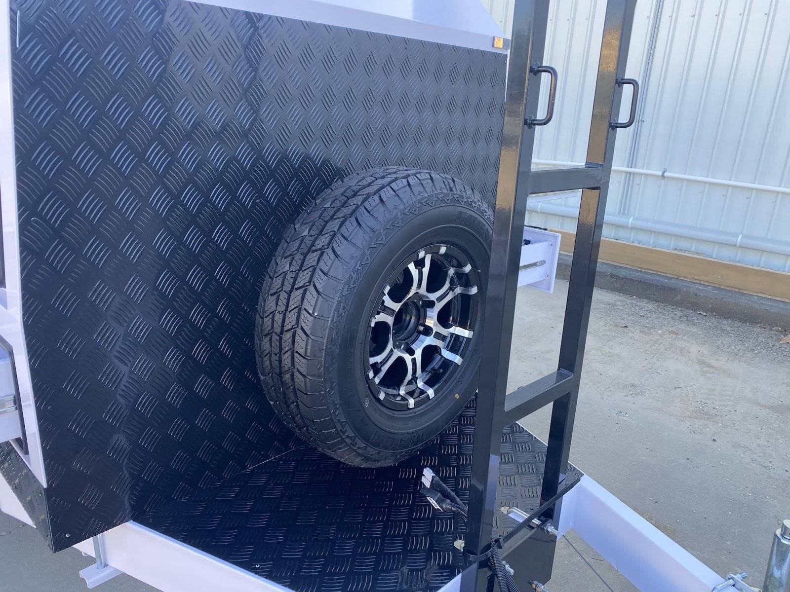 Grande remorque artisanale à un essieu