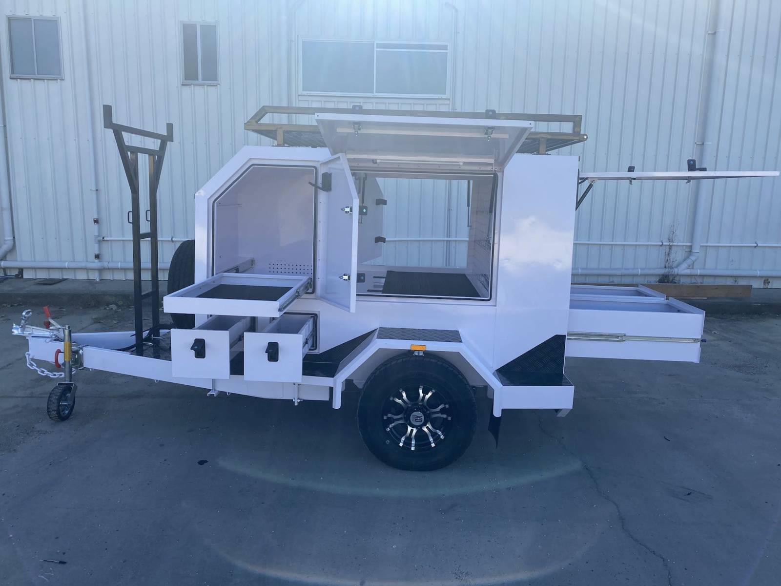 Grande remorque artisanale à un essieu