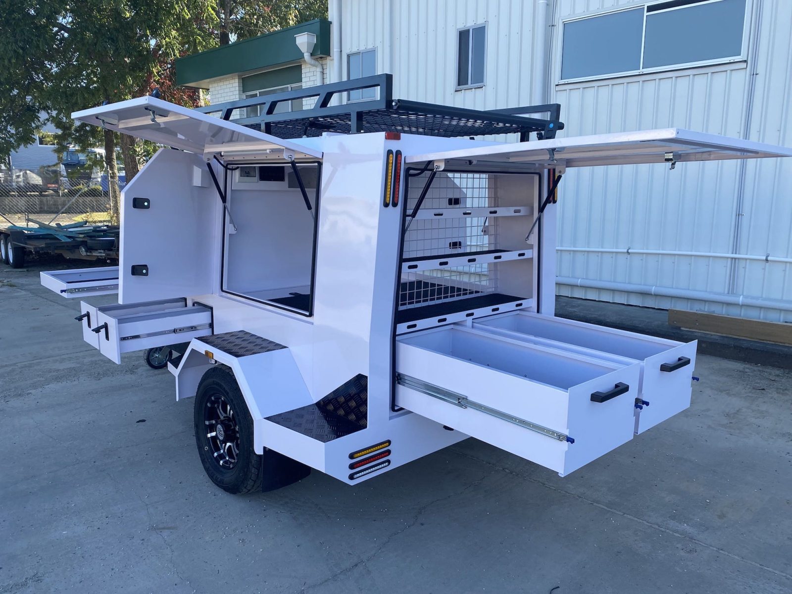 Grande remorque artisanale à un essieu