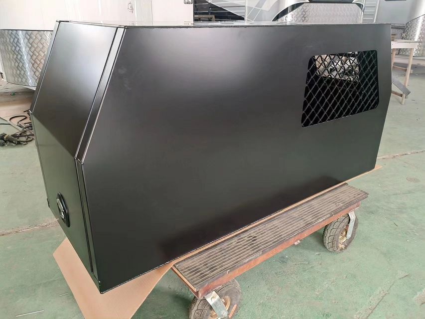 Auvent Ute en alliage noir avec boîte à chien