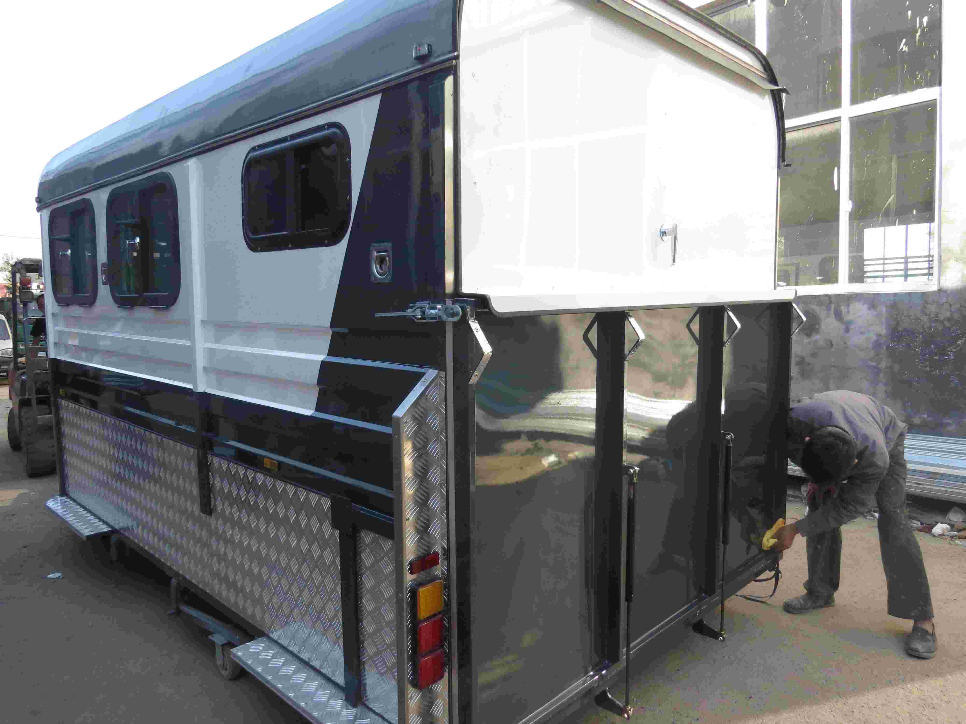 Remorque à chevaux à charge angulaire standard de type 3 chevaux