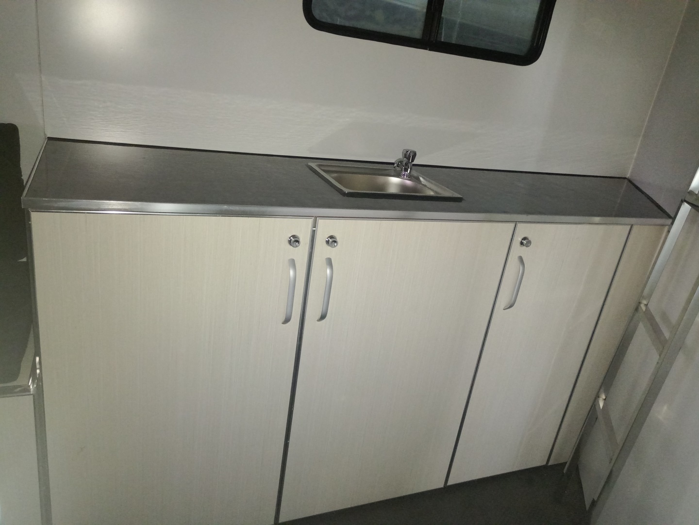 Flotteur de cheval avant carré personnalisé