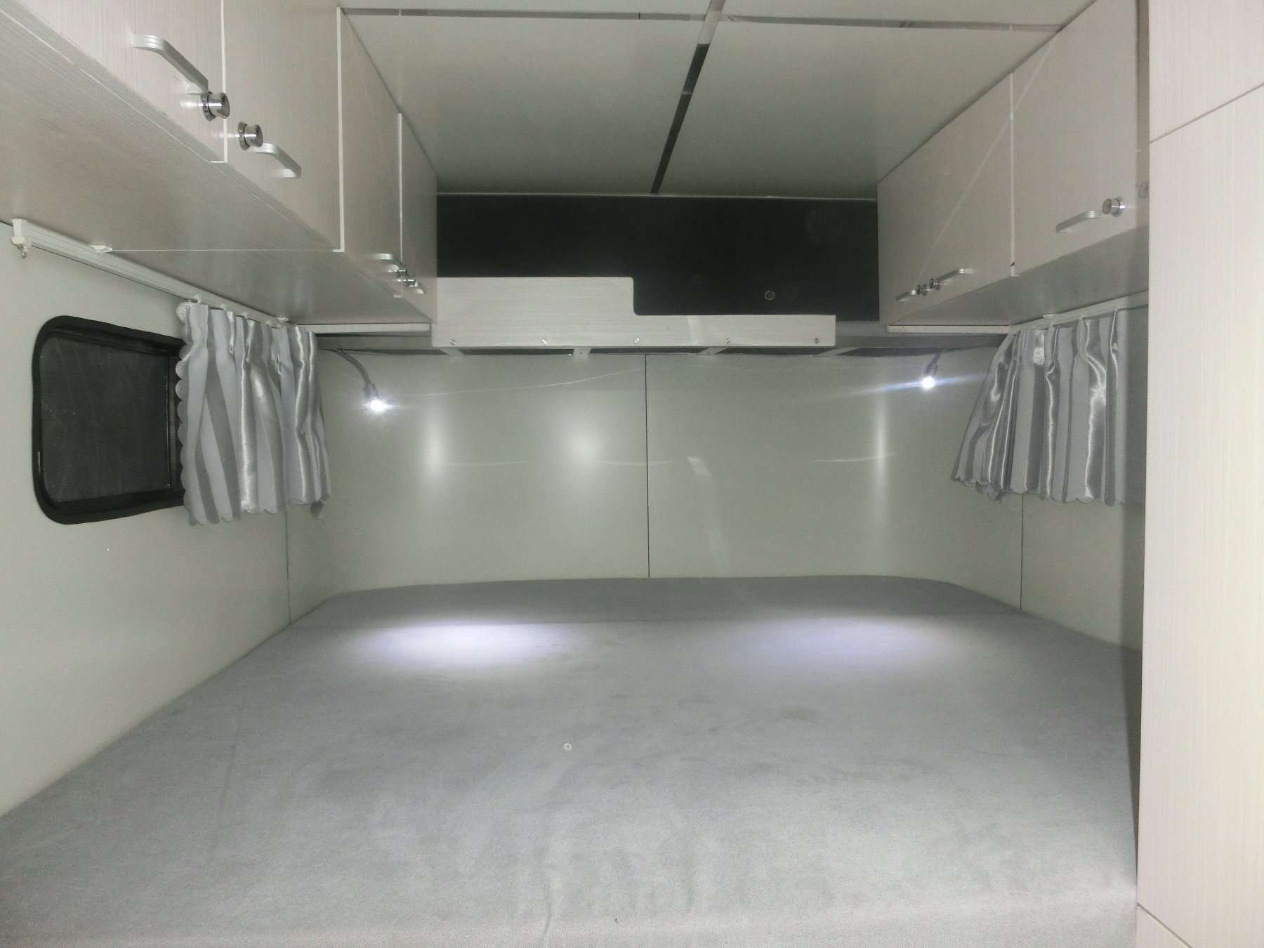 remorque à chevaux à devant carré sur mesure