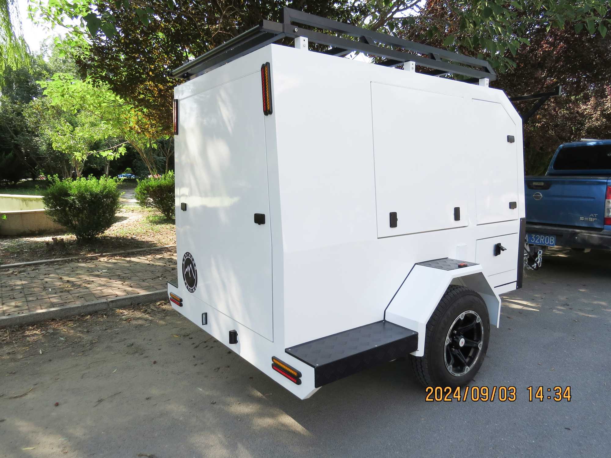 Remorque artisanale de service à un essieu