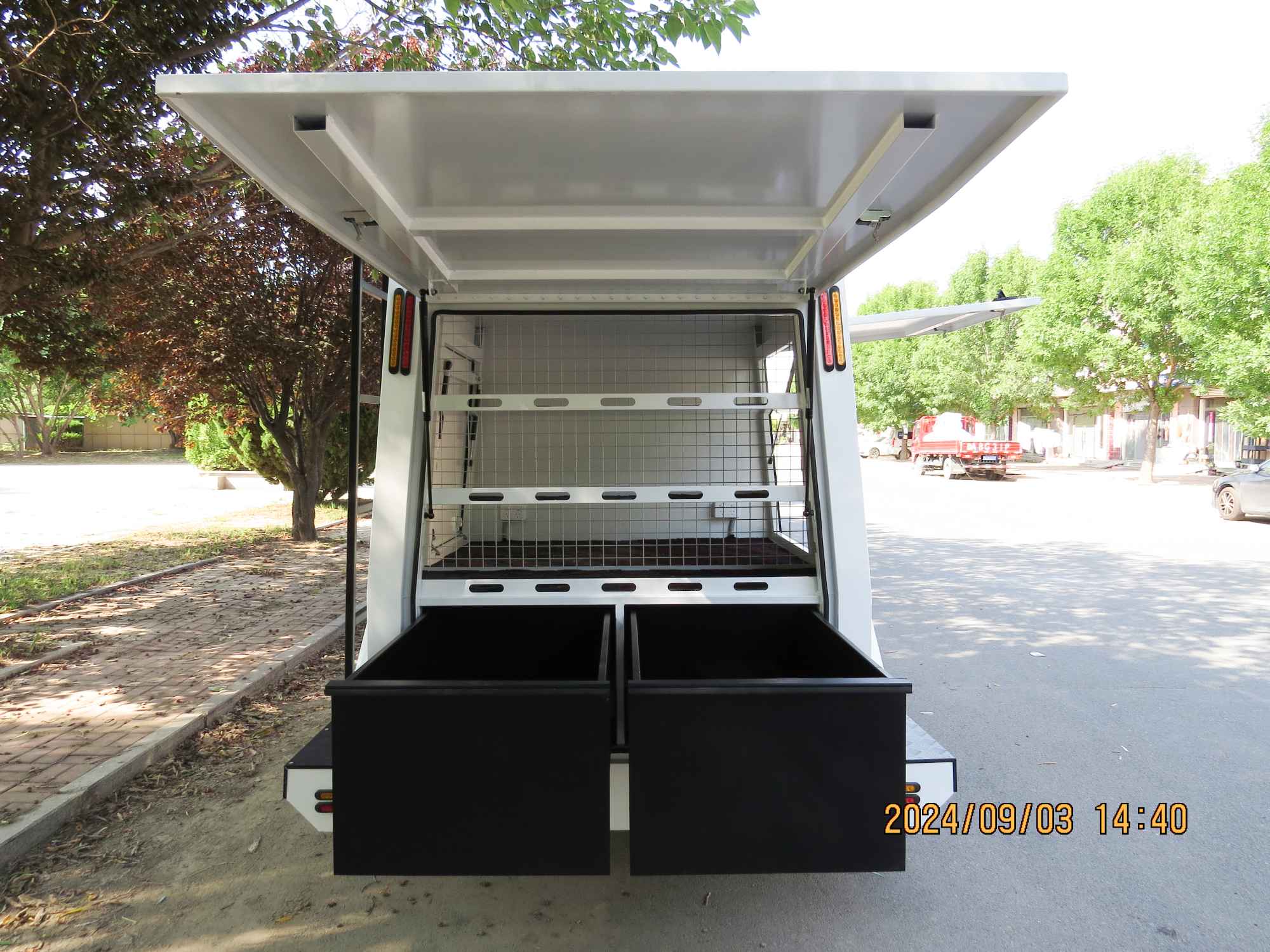 Remorque artisanale de service à un essieu