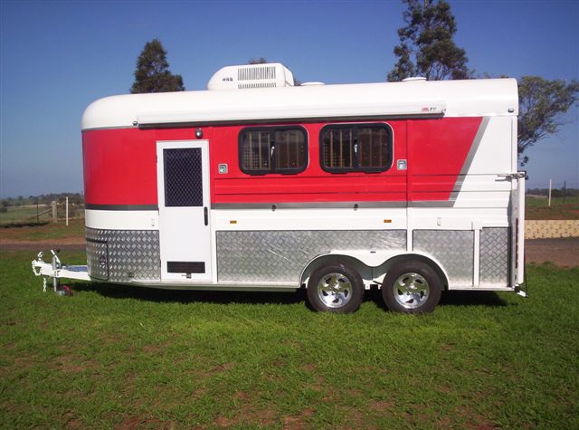 Flotteur de cheval à charge d'angle allongé pour 2 chevaux Flotteur de cheval à charge d'angle allongé pour 2 chevaux